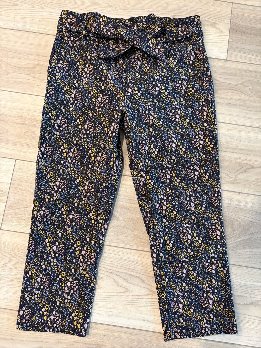 Jules & Leopold Navy Floral Tie-Waist Cropped Pants